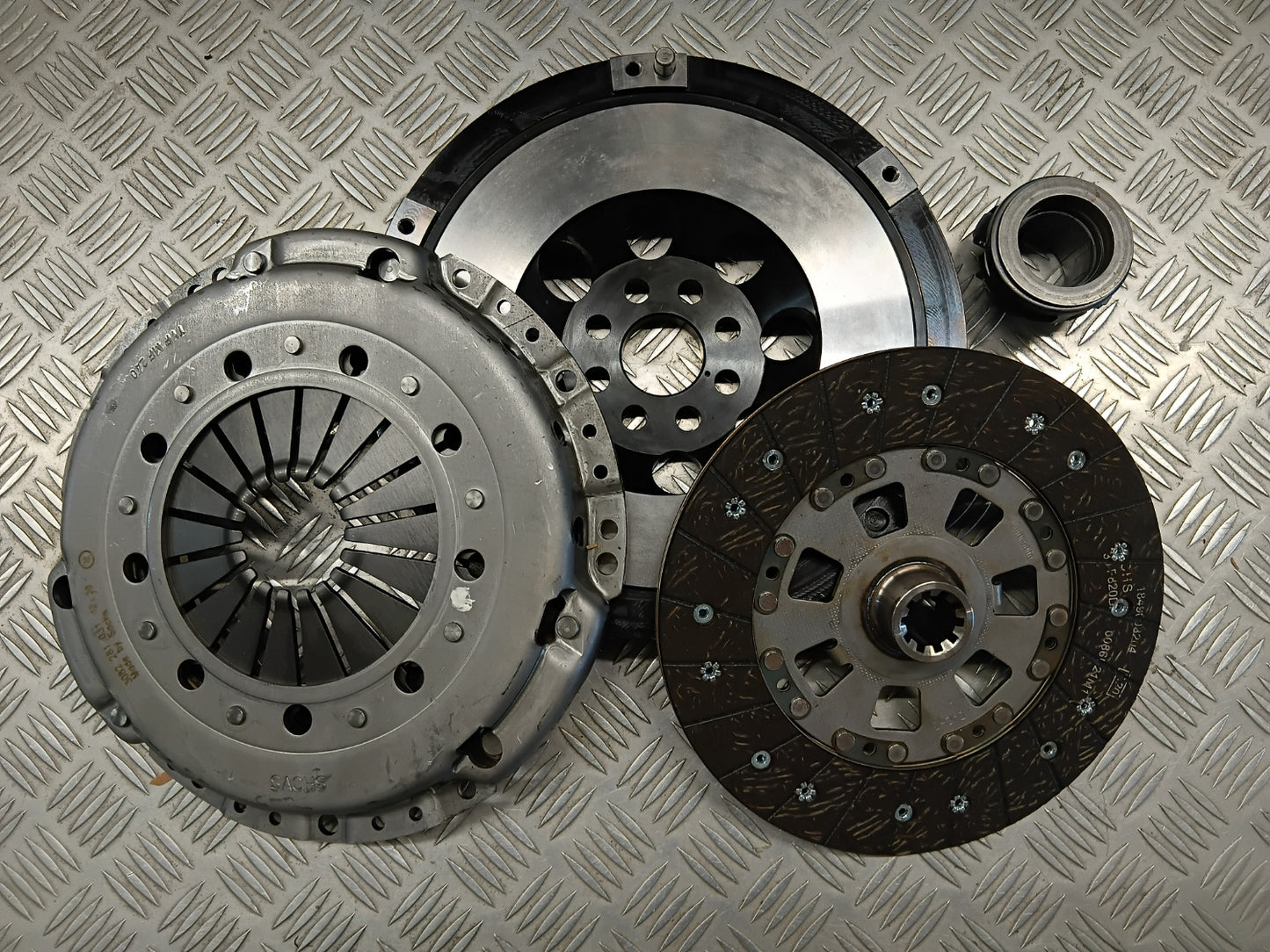 BMW 240MM PERFORMANCE CLUTCH AND FLYWHEEL